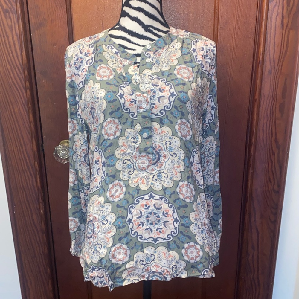 Loft long sleeve three-quarter button up blouse size large petite